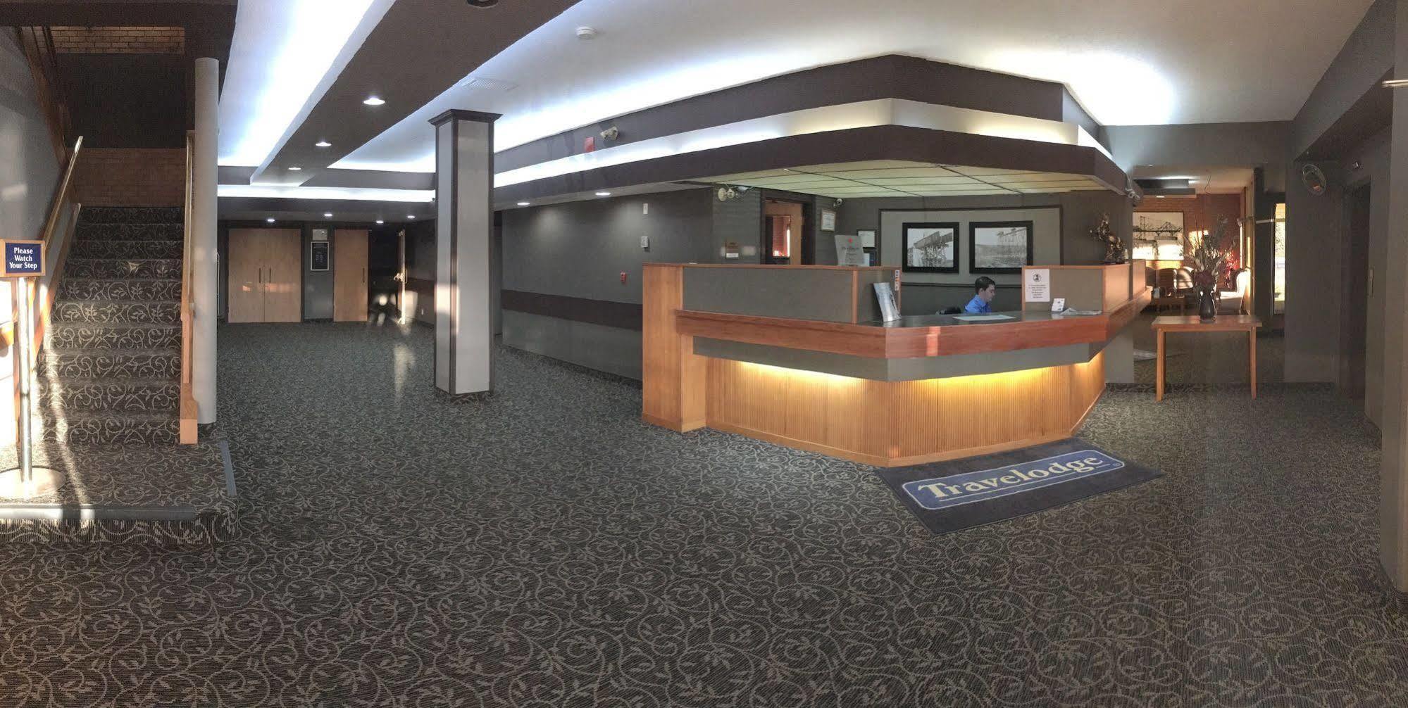 Travelodge By Wyndham Lethbridge Buitenkant foto